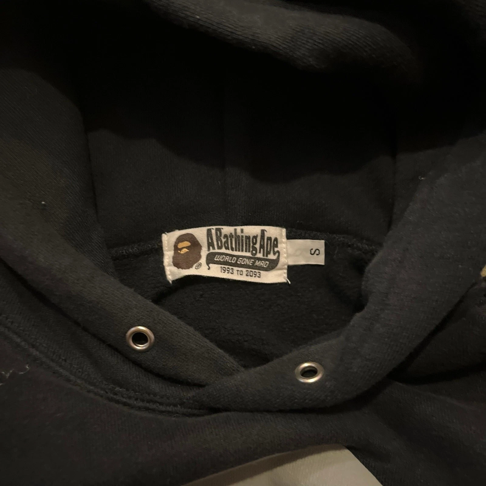 A BATHING APE (BAPE) Autentica felpa con cappuccio Bape anni 2000 scritta medievale S