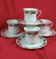 Lynns China Holly Wreath Cups and Saucers  Set of 4 Pointsettia Christmas