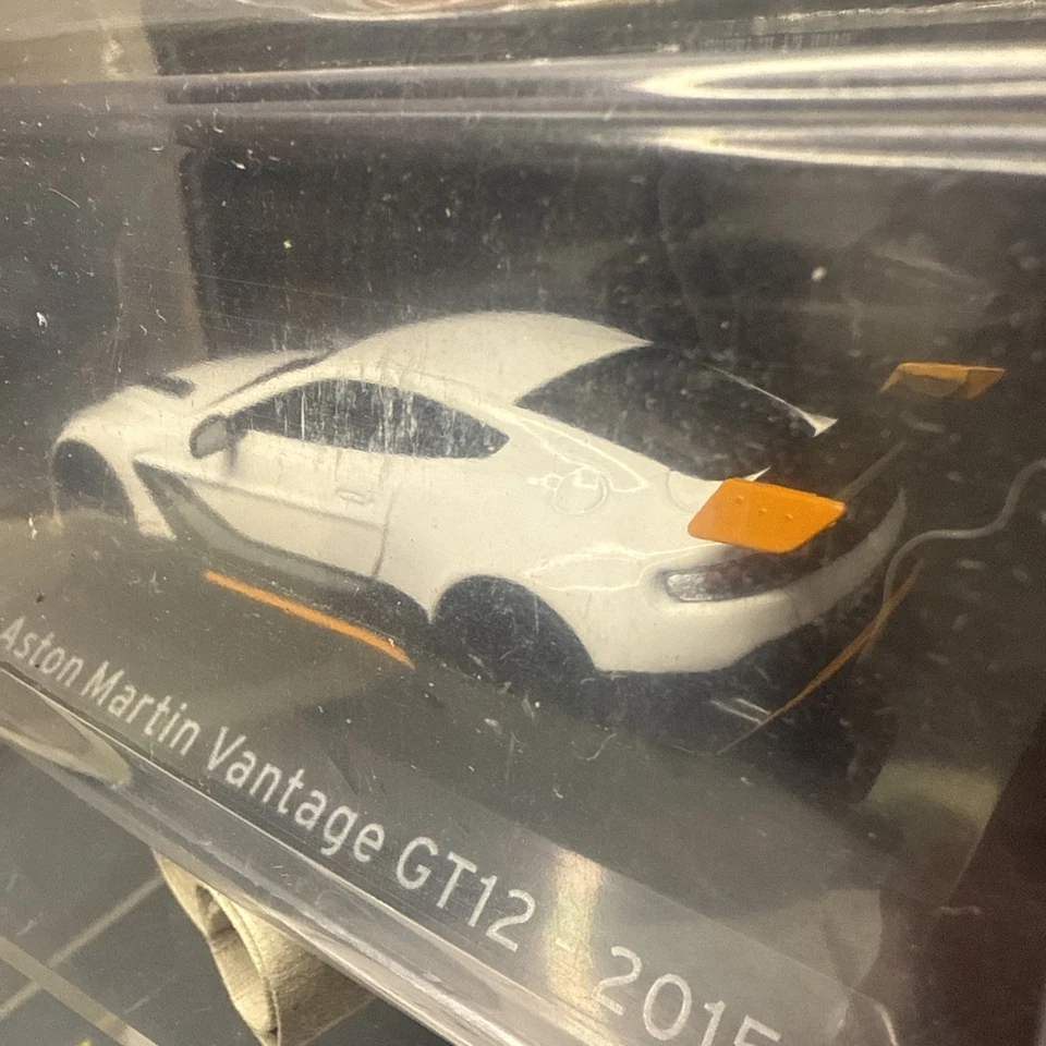 1/43 Aston Martin Vantage GT12 - 2015 - Supercar Collection + Magazine Unopened  — 第 3/3 张图片
