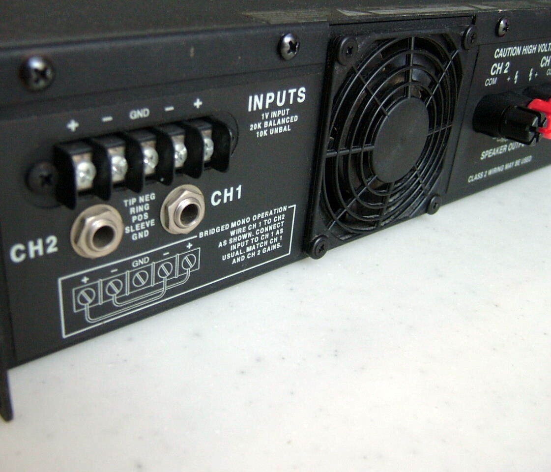 QSC MX700 Power Amplifier Large transformer mounted made in USA
