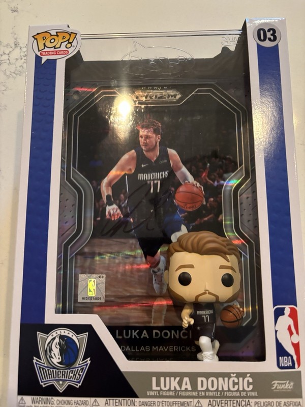 GEM! Luka Doncic AUTO SIGNED Oversize Funko Pop Figure/Prizm Card 03