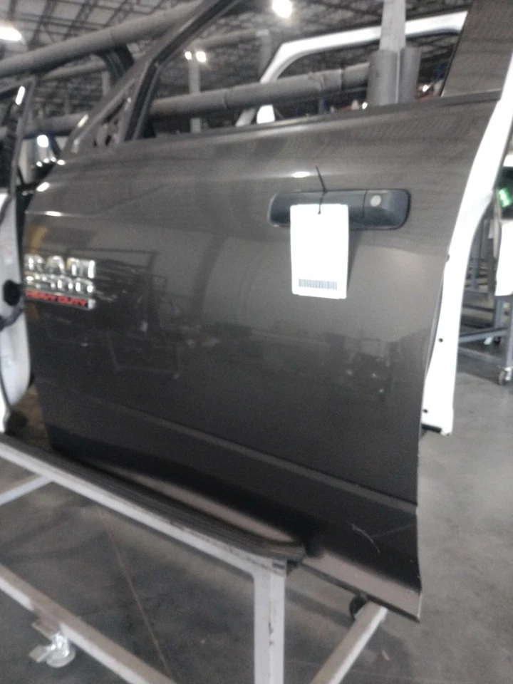 2018 RAM 2500 Pickup Front Left Door - Good Condition - OEM Part 699258 Foto 2 de 4