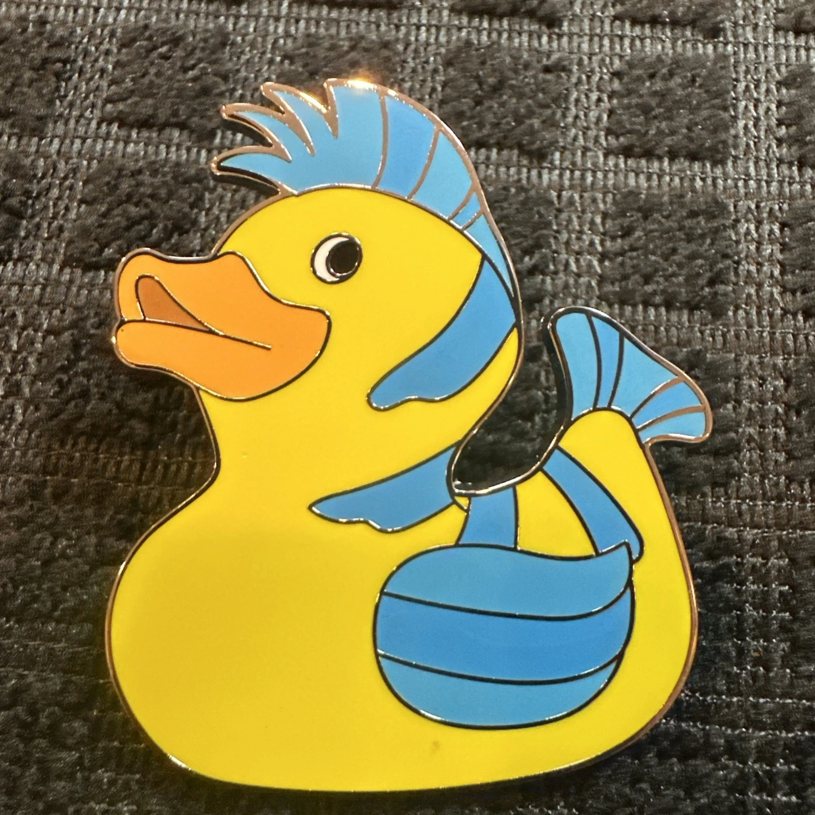 2025 DUCKS OF DISNEY MYSTERY PIN POUCH FLOUNDER LITTLE MERMAID