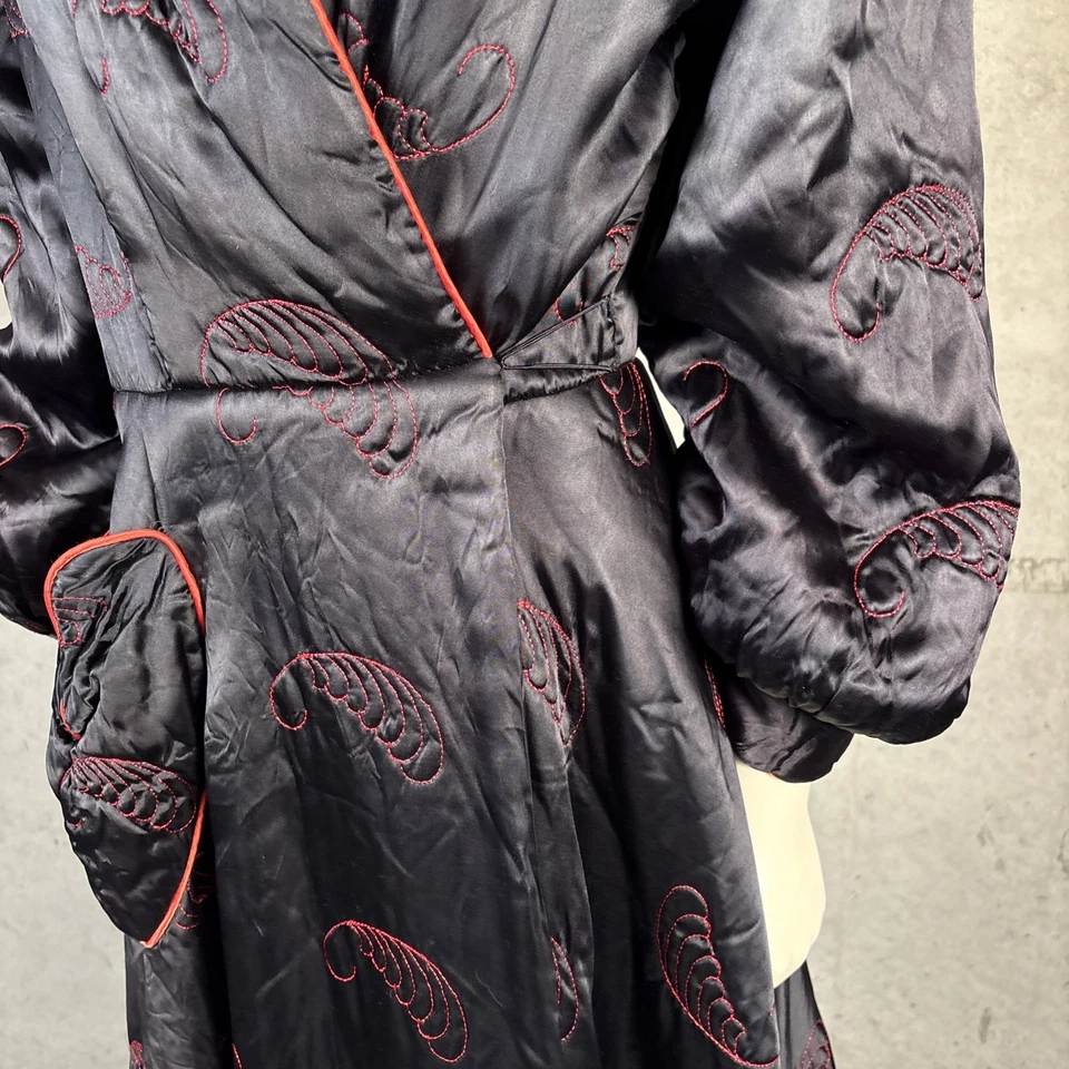 VTG Paulette Original of Chicago Hollywood Quilted Satin Robe 40's - Image 3 of 4