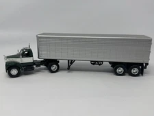 New-Ray Green 1953 Mack B-61 Semi Tractor Trailer Truck 1:43