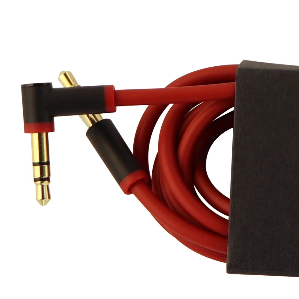 Cable de audio Beats by Dr. Dre (MHE12G/A) 4,5 pies para conector de audio de 3,5 mm - rojo Foto 3 de 3