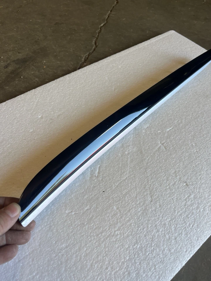 Chrysler 300 2017-2023 delantero derecho pasajero tablero moldeado cubierta moldura OEM Foto 2 de 4