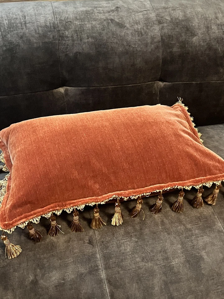 Almohada con cuentas de oro rojo michael amini Foto 4 de 4