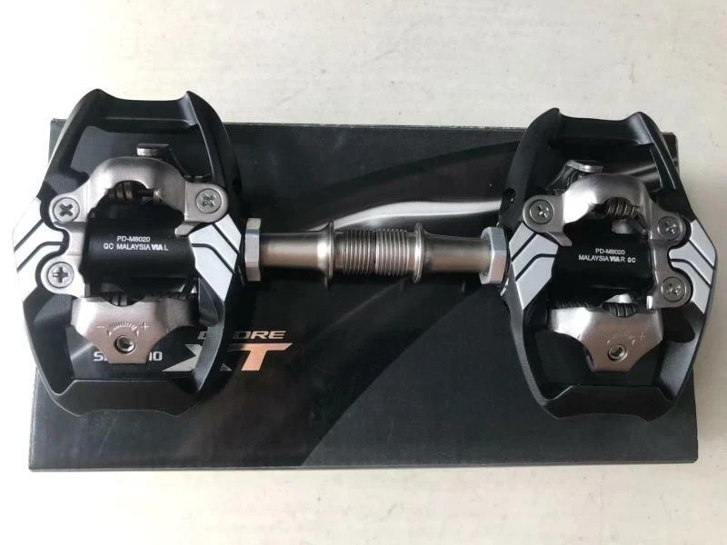 Pedal de bicicleta mtb Shimano Deore XT PD-M8020 con tacos SPD autobloqueantes SPD MTB Foto 2 de 4