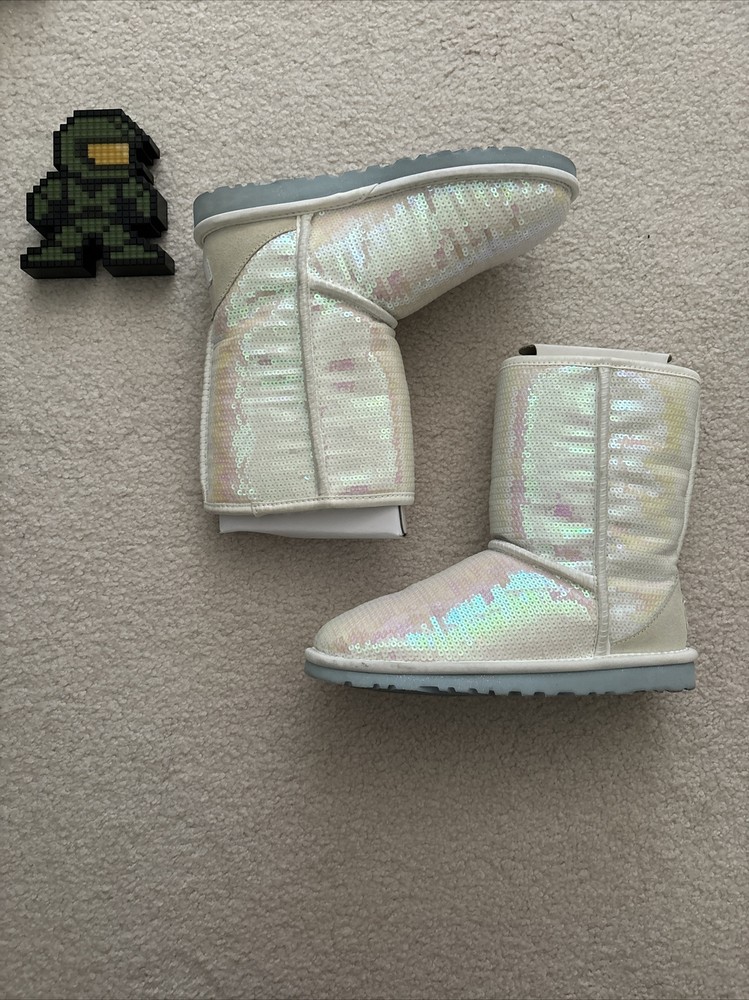 UGG Women boots size 6 W 1003511 Sparkles I do! White Sparkles