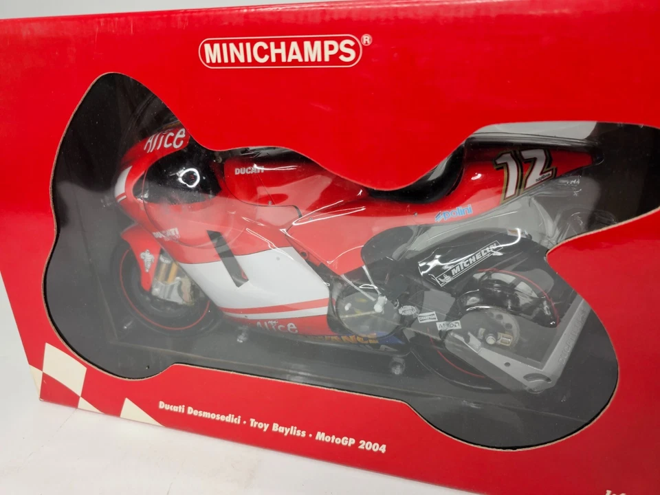 MINICHAMPS Ducati Desmosedici Troy Bayliss MotoGP 2004 1:6 Scale Item: 062040012 — 第 3/4 张图片
