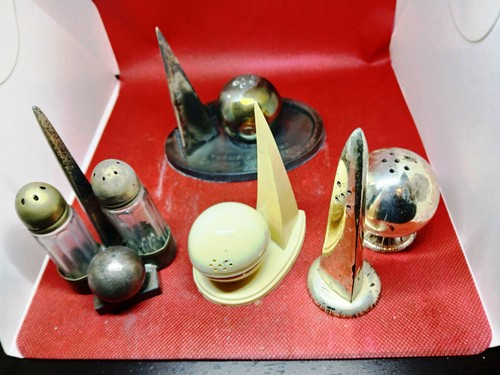 Set of 4 Vintage New York World's Fair Salt & Pepper Shakers