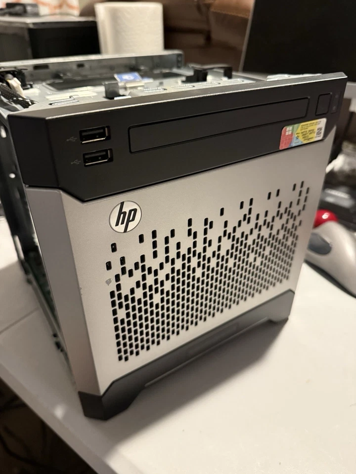 HP ProLiant MicroServer Gen8 Xeon E3-1220L v2 2.3GHz | 16GB RAM | 4x 3TB SATA - Image 3 of 4
