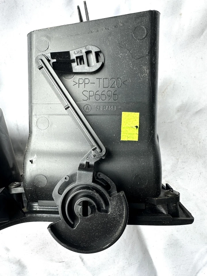 Subaru Baja 2005 tablero velocímetro moldura bisel con interruptor de peligro y ventilaciones Foto 4 de 4