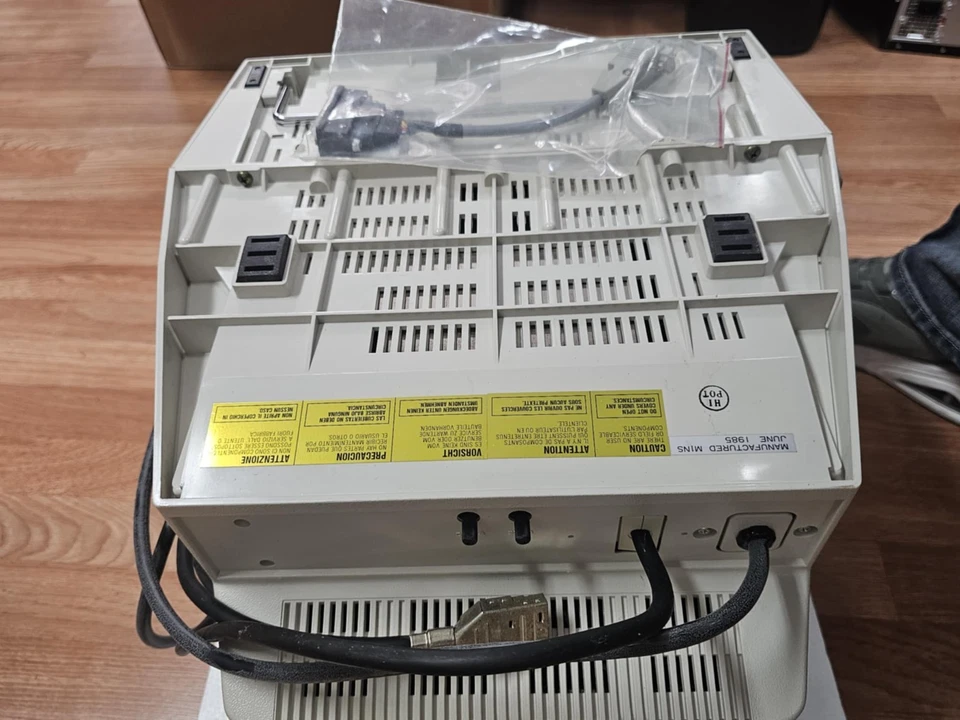 Clean Vintage IBM PCjr Color Display 4863 14" Color Computer Monitor w/box Works - Image 3 of 4