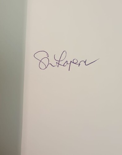 Signed, Everyone Here Is Lying: A Novel by Shari Lapena HC/DJ 1st Edition - Picture 3 of 3