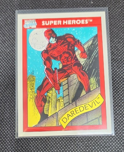 Disfraz rojo de Daredevil 1990 Impel Marvel Universe Serie 1 tarjeta #4 - Imagen 2 de 4