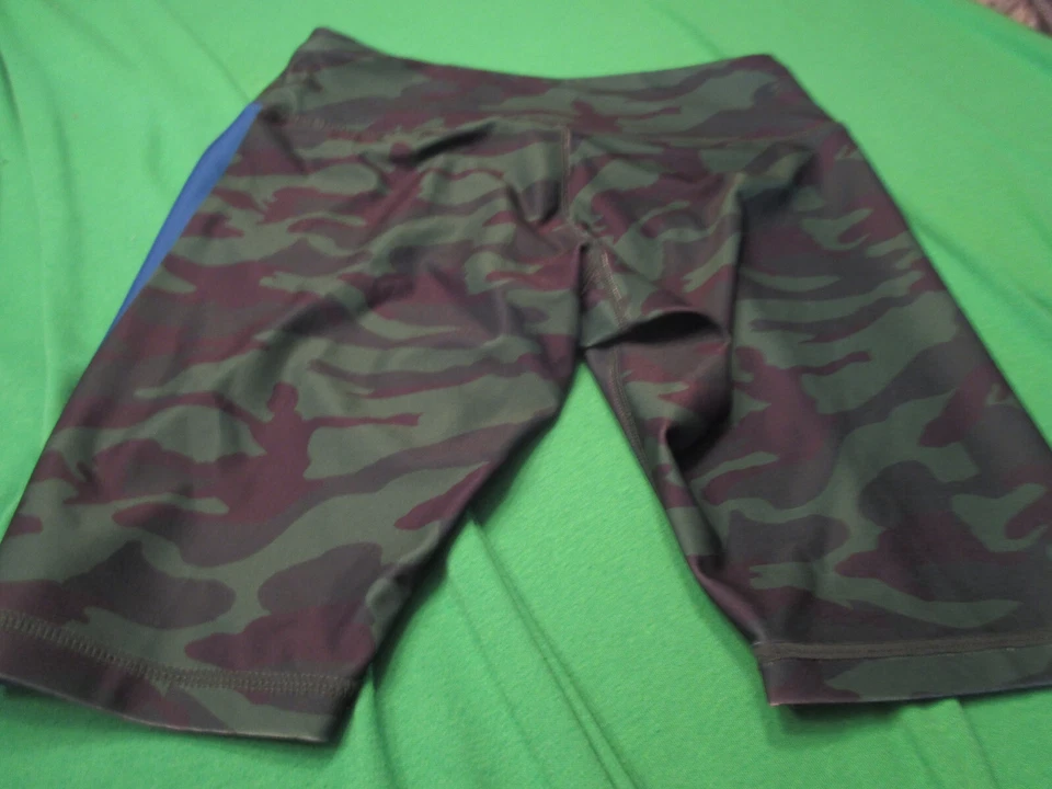 NEW FOCO TEAM APPAREL BUFFALO BILLS WOMENS CAMO COMPRESSION SHORTS XL - Imagem 3 de 3