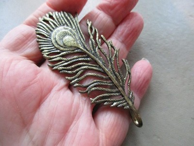VINTAGE GROSSER DUNKELGOLDFARBENER RETRO PFAUENFEDER ANHÄNGER CHARM ANHÄNGER HALSKETTE UK