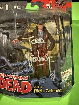 RARE SIGNED Walking  Dead RICK GRIMES BLOOD SPLATTERED - McFarlane Comic