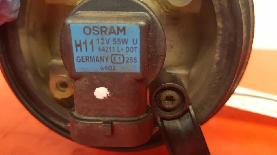 2007 AUDI TT 3 DOOR COUPE PASSENGER FRONT FOG LAMP - Image 4 of 4