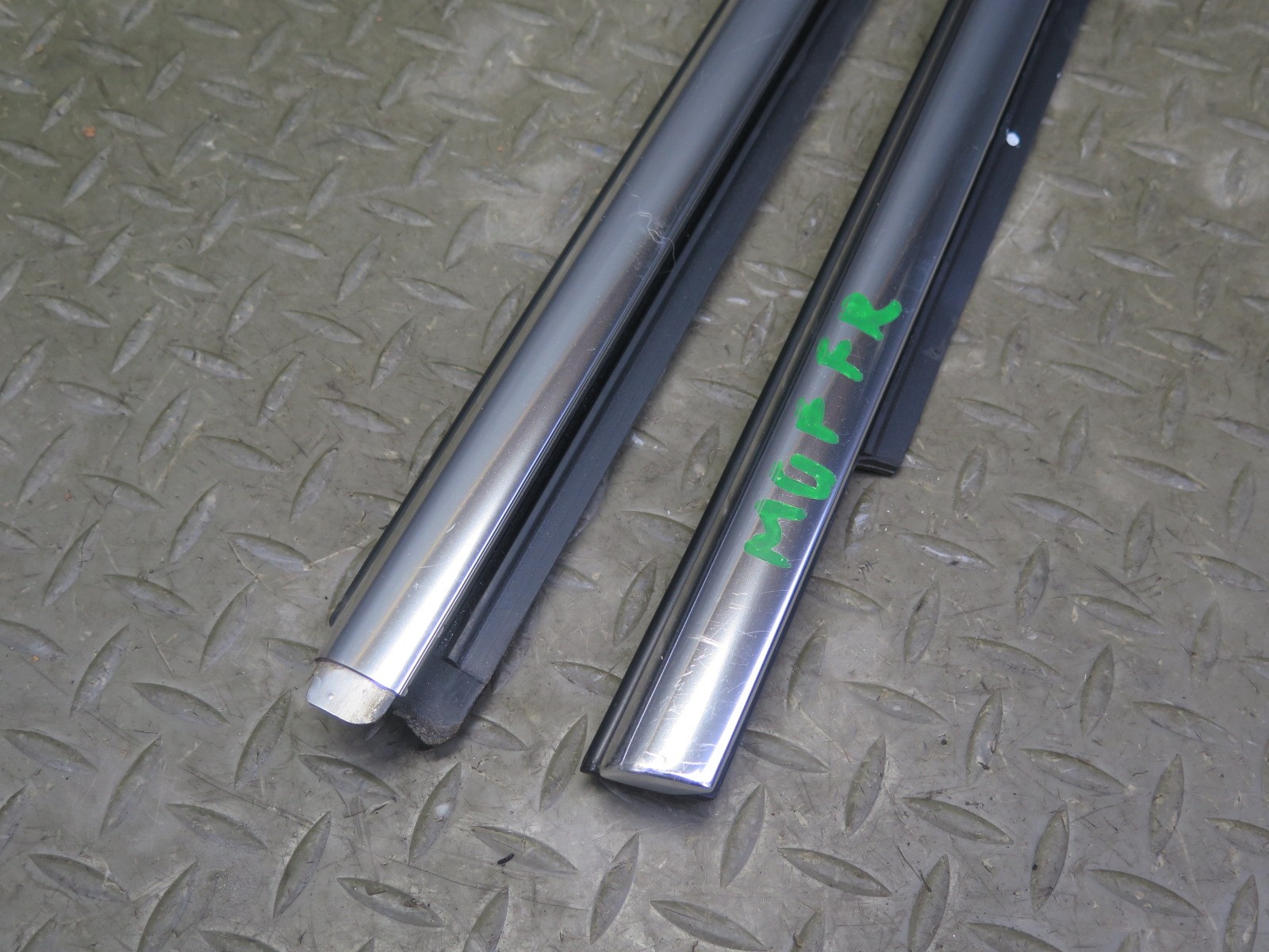 14-20 MASERATI GHIBLI M157 FRONT LEFT & RIGHT SIDE DOOR WINDOW BELT MOLDING SET