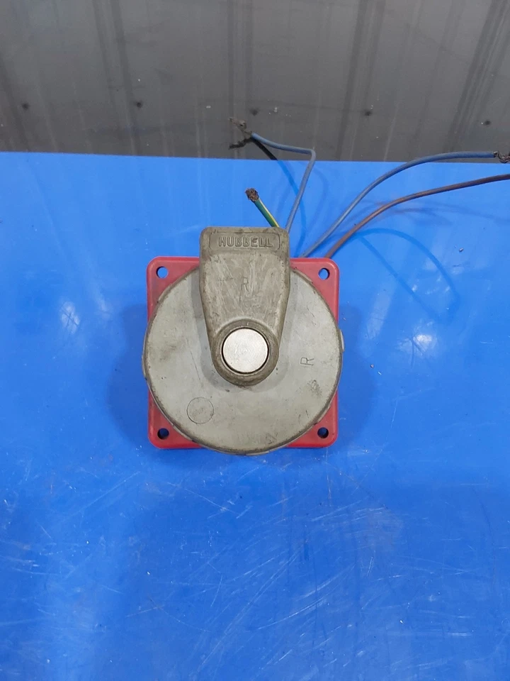 Hubbell 420R7W Pin & Sleeve Receptacle - Image 3 of 4