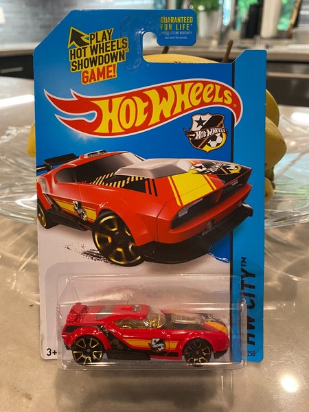 2014 Hot Wheels #17 Fast Fish Hw City-Hw Goal Rot Goldfalle 5 Speichen-image