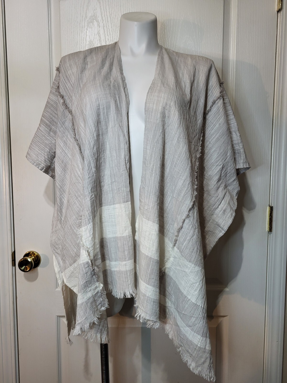 Universal thread Cream Kimono Size M - image 1