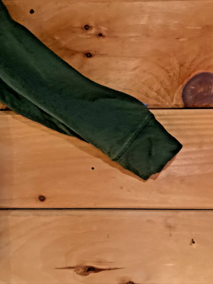 Camiseta manga larga Old Navy para niños mamá elfo de Navidad talla 5 Foto 4 de 4