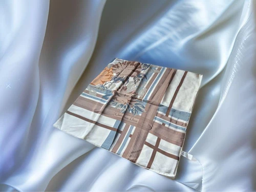 Grande écharpe Christian Dior motif carreaux fleurs multicolore authentique du Japon RIN