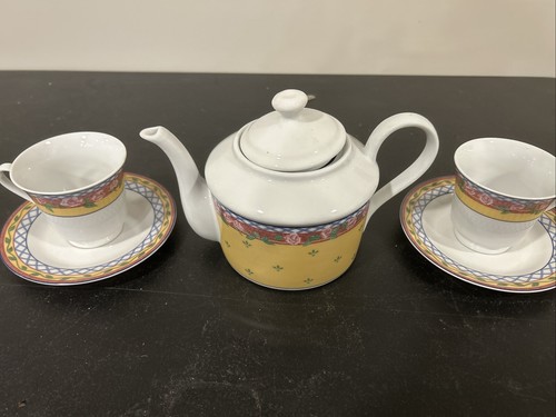 1996 SAKURA Ultra Porcelain TRELLIS ROSE TEAPOT & 2 Cups and Saucers Display