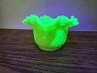 VTG - Fenton Custard Satin Uranium Basket Weave Lace Ruffle Edge with sticker