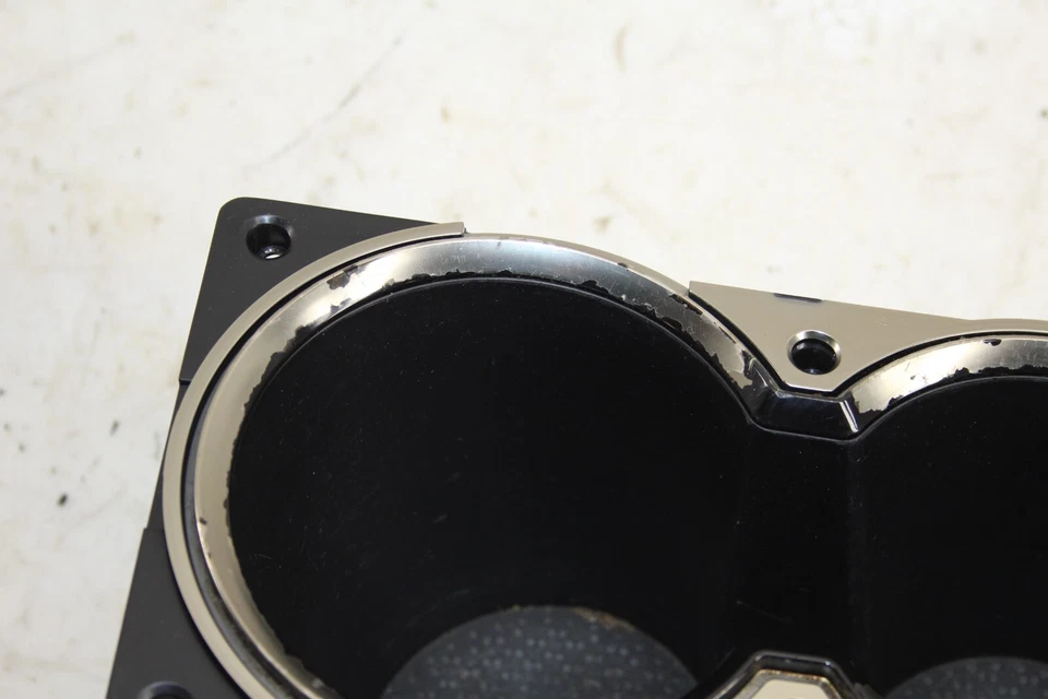 Suporte para copo console central Hyundai Genesis Coupe 2010-2016 84671-2M000 fabricante de equipamento original - Imagem 4 de 4