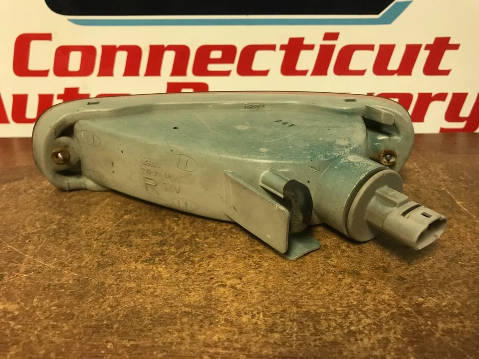 GEO STORM 1992 luz de señalización de giro de estacionamiento derecho/pasajero OEM #360 Foto 4 de 4