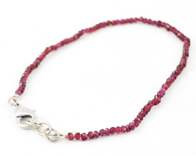 Facettiertes 24,00 kt natürliches 8 Zoll langes rotes Granat rundes Perlen Armband (RS)
