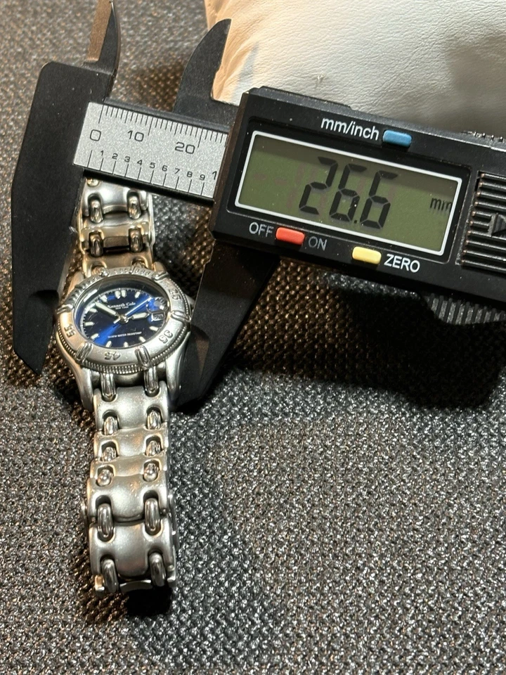 Reloj Mujer Kenneth Cole WR100M Tono Plateado Inoxidable, Fecha, Manecillas Luminosas, Funciona Foto 4 de 4