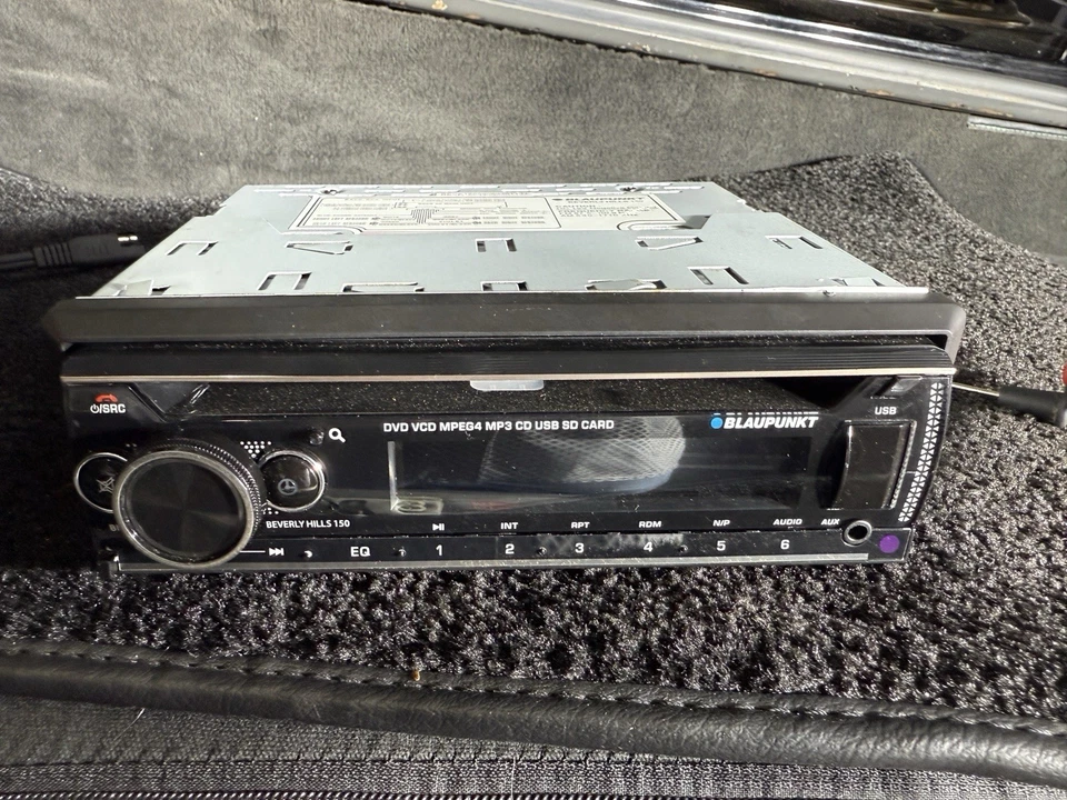 BLAUPUNKT BEVERLY HILLS 160 AM/FM MP3/USB/CD PLAYER SINGLE-DIN RECEIVER w/REMOTE - Image 2 of 4