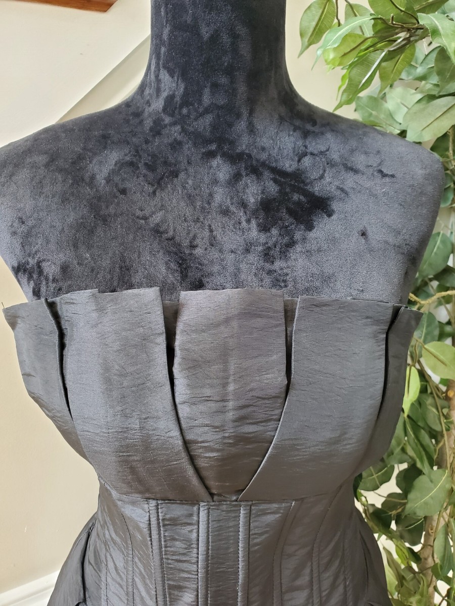 Robe Cocktail Noire Romeo & Juliet - Taille M (Medium) - Coupe Fourreau (Sheath) - Sans Manches - Longueur Aux Genoux - Occasion Très Bon état
