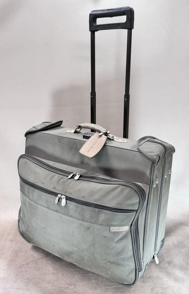 Briggs & Riley Baseline Olive Green 24” Wheeled Wardrobe Large Garment Bag U76 - Image 2 of 4