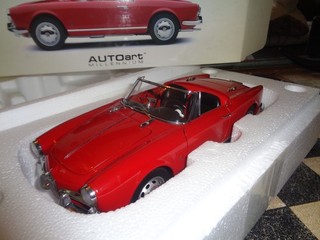 ALFA ROMEO GIULIETTA SPIDER 1:18 MODELO DE COCHE TIPO DE COCHE DIECAST METAL COMO NUEVO EMBALAJE ORIGINAL