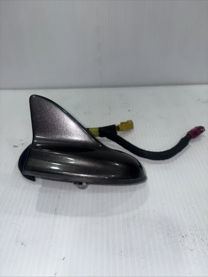 Antena Chrysler 200 2015 2016 2017 OEM P5NU67LAUAB Foto 2 de 4