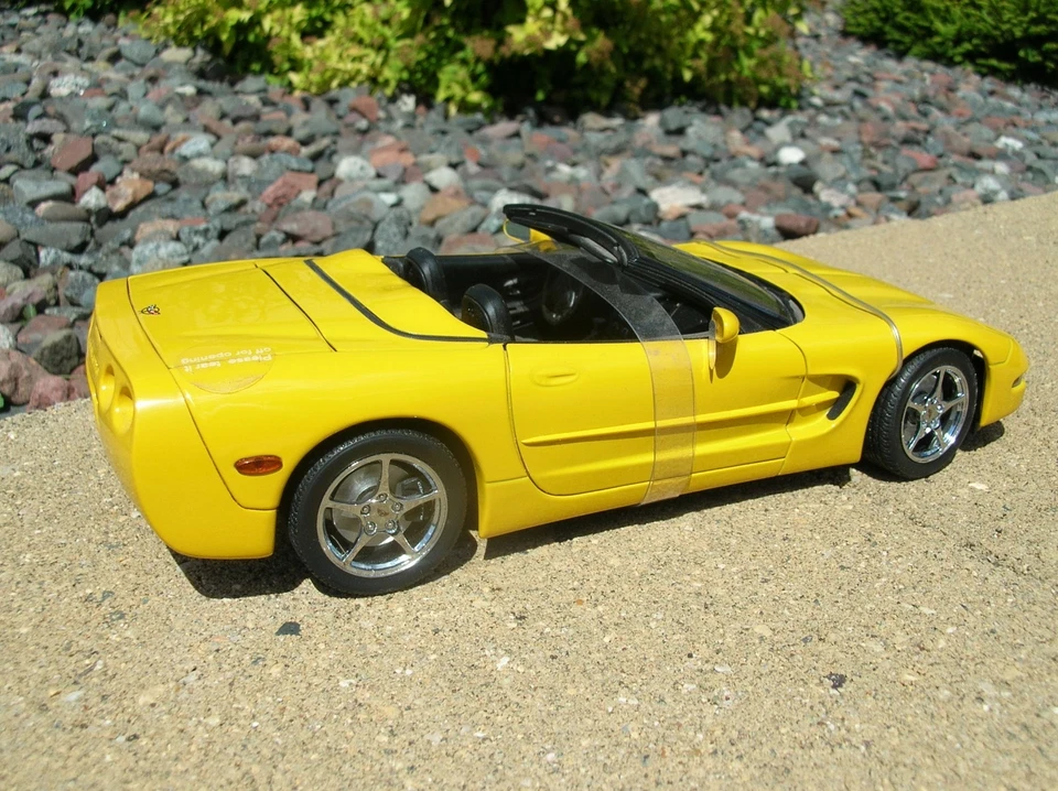 UT C5 Corvette Convertible w/ Door Spears and Chrome Thin Spoke wheel package. - Image 3 of 4