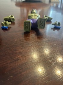 LEGO Giant Hulk Minifigure Purple Pants Avengers Logo 76031 76041 Marvel sh173