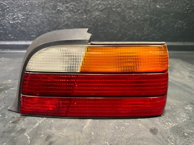 92-99 BMW E36 2 DOOR CONV COUPE PASSENGER RIGHT SIDE TAIL LIGHT LAMP AMBER OEM