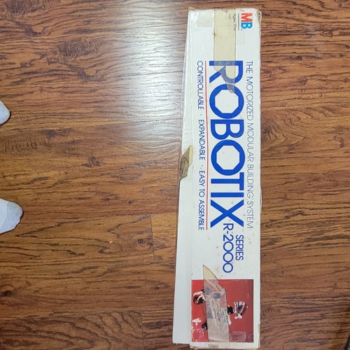 1984 Milton Bradley Robotix R-2000 Series Motorized Building System - Incomplete - Picture 3 of 15