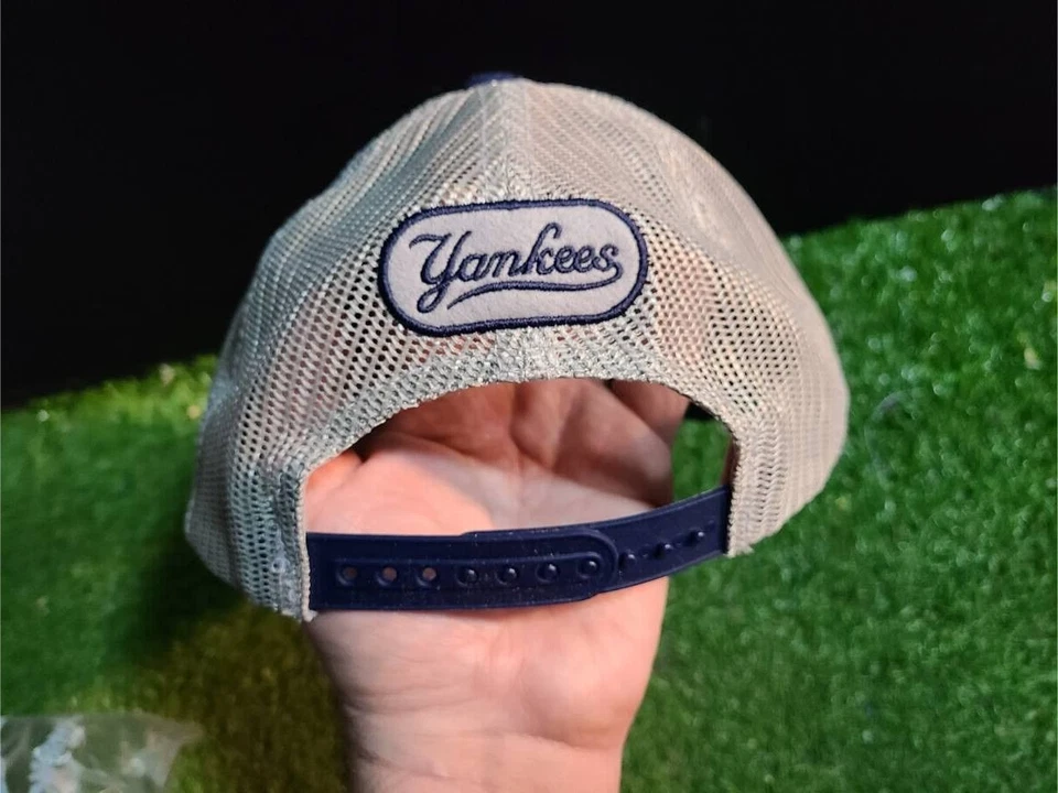 Nuevo con Pegatina De Colección Nike New York Yankees Sombrero Snapback Malla Espalda Gorra de Camionero Foto 2 de 4