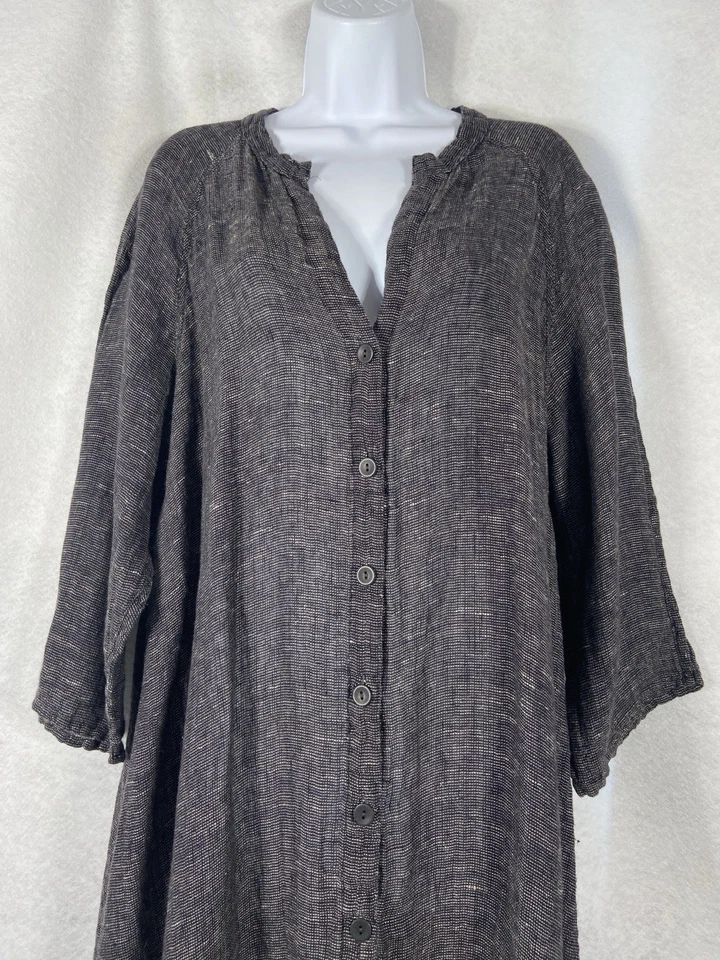 Top de lino para mujer túnica gris medio abotonada cuello redondo 100 % lino manga larga Foto 2 de 4