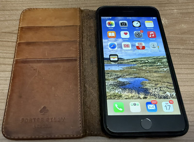 iPhone 8 Plus - 128GB - Space Grau Zubehörpaket: Lederhülle etc.