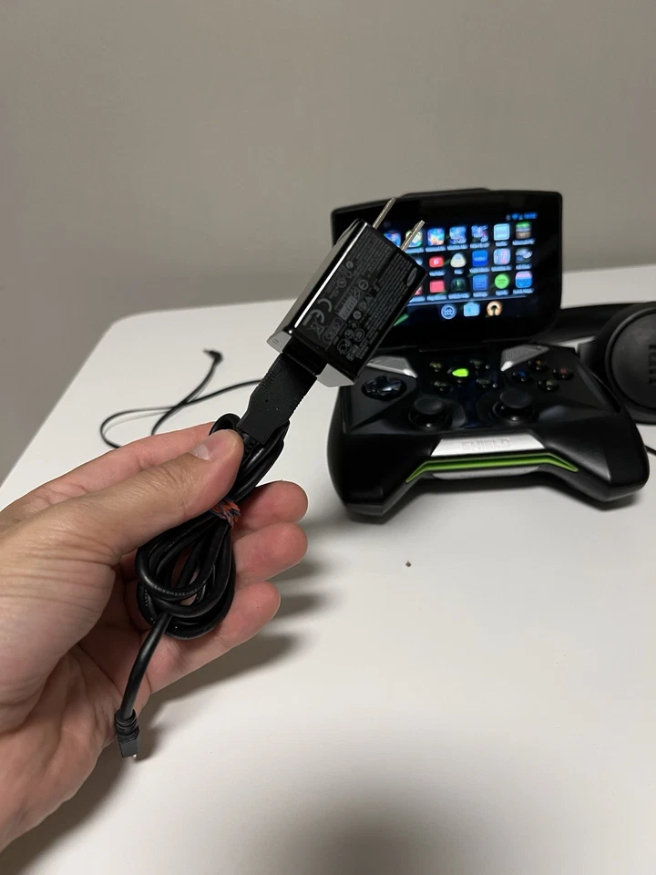Console portatile Nvidia Shield P2450 sistema di gioco - Immagine 2 di 4